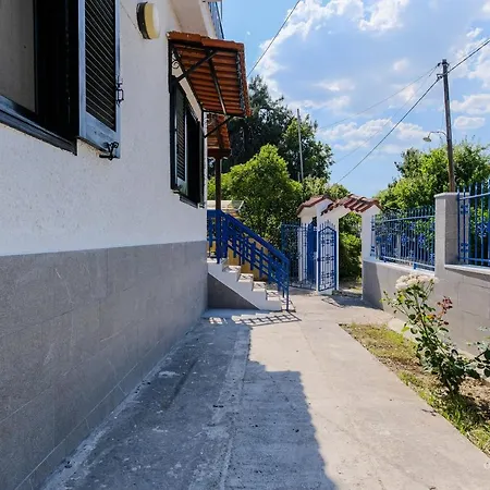 The Serene On Private Land, Netflix, Nova * Sozopoli
